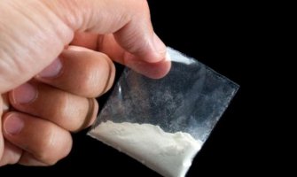 70-godišnja Baranka prosipala heroin u sudoperu, njen rođak prijetio policajcima