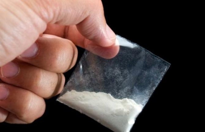 70-godišnja Baranka prosipala heroin u sudoperu, njen rođak prijetio policajcima