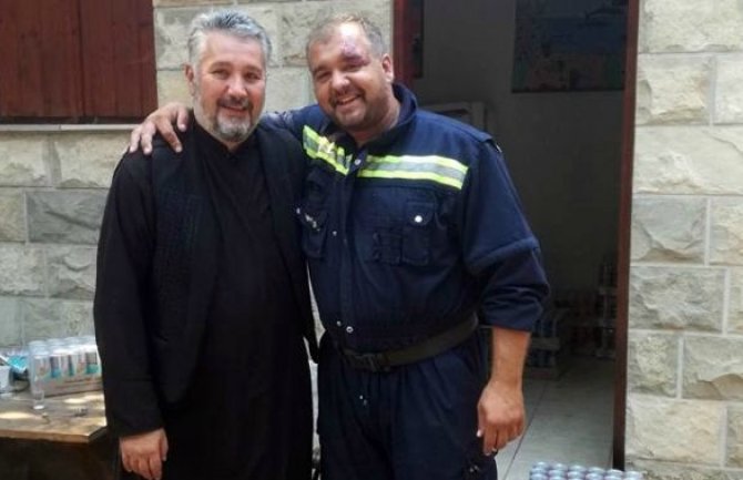 Sveštenik sa Luštice otvorio parohijski dom za vatrogasce