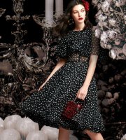 howtodressforafamilychristmaspartyholidaylookswithdolceandgabbanass2015womenswearpolkadotschiffondress