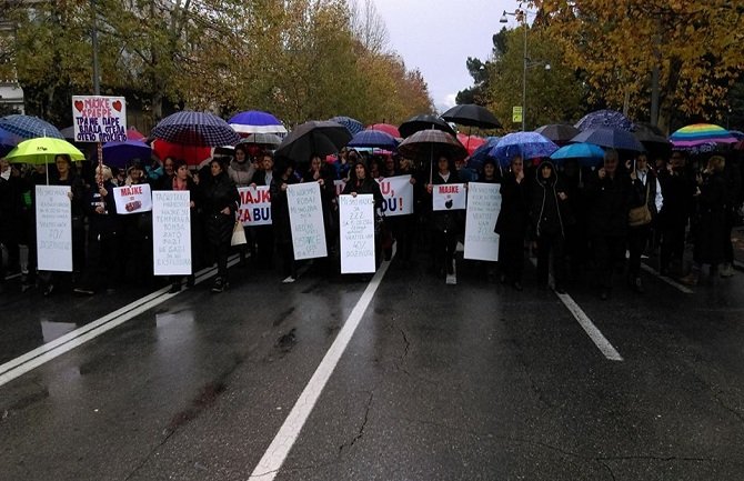 Novi protest majki: Svi za jednu, jedna za sve