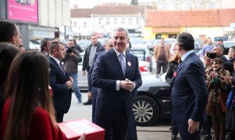 Đukanović predao potpise za kandidaturu i poručio da će pobijediti u prvom krugu