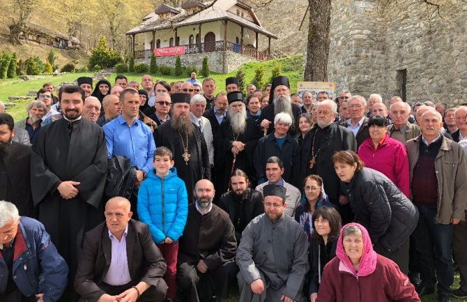 Bjelopoljci zahvalili Amfilohiju za sva dobročinstva, Joanikije: On nosi Crnu Goru na svojim plećima