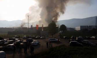 Požar u Bijelom Polju: Gori fabrika Mesopromet Franca (FOTO/VIDEO)