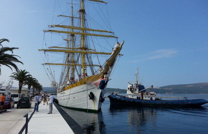 Zvanična posjeta CG i Mornarici: Brod 