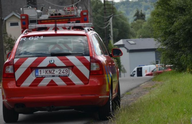 Crnogorac se opasao lažnim eksplozivom, napao ženu sjekirom pa popio otrov