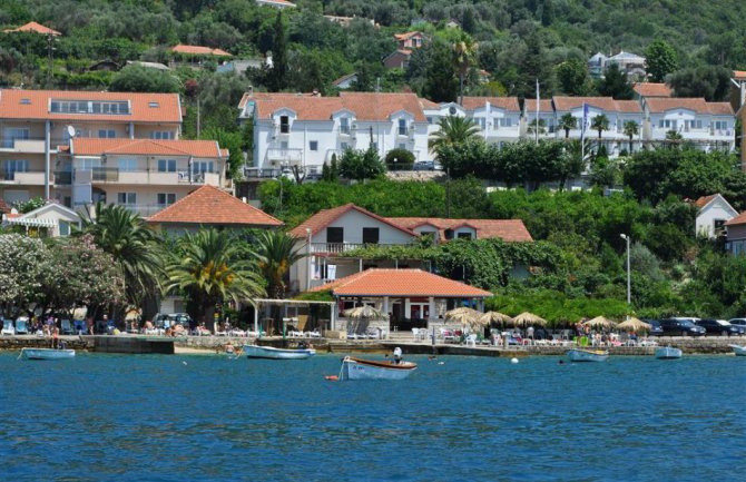 Carine i Mitropolija grade hotel u Kumboru, vlasnici kamp kućica nezadovoljni