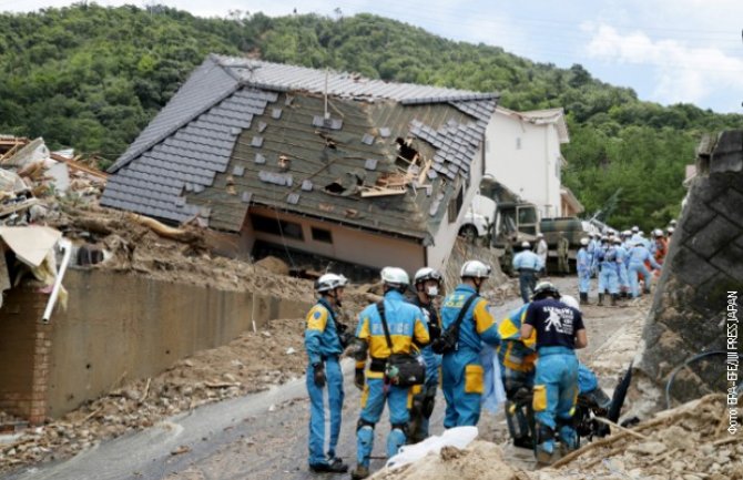 Strah od zaraze u Japanu, 200 ljudi stradalo (FOTO)