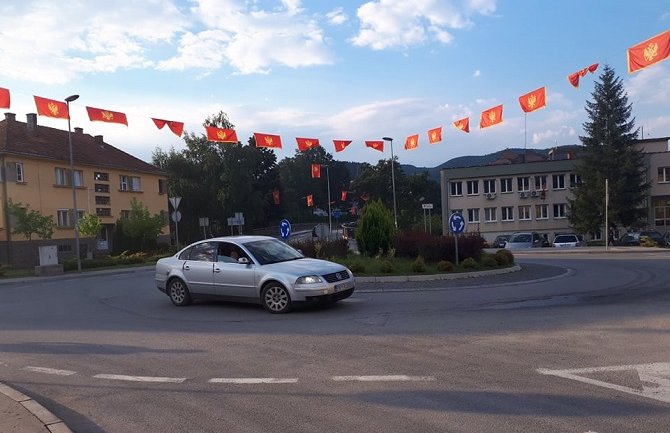 Zbog loših uslova na sjeveru veliko iseljavanje, mladi odlažu formiranje porodice