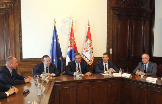 Vučić sa Srbima iz Crne Gore: Srbija će uvijek biti uz svoj narod(FOTO)