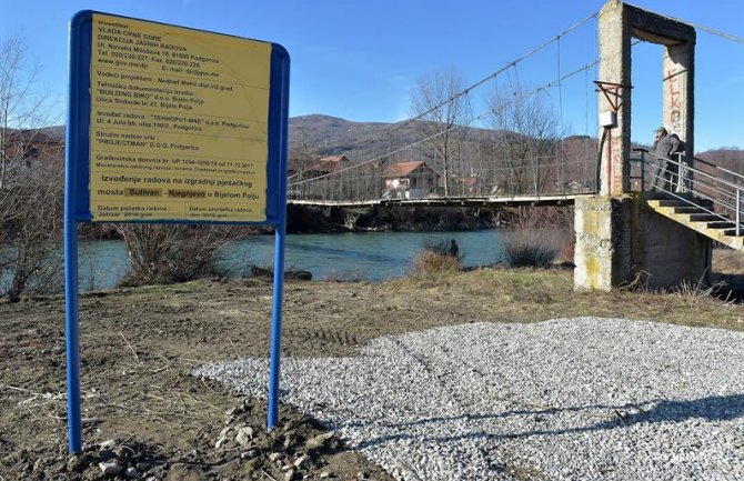 Bijelo Polje: Danas rušenje starog žičanog mosta u Njegnjevu