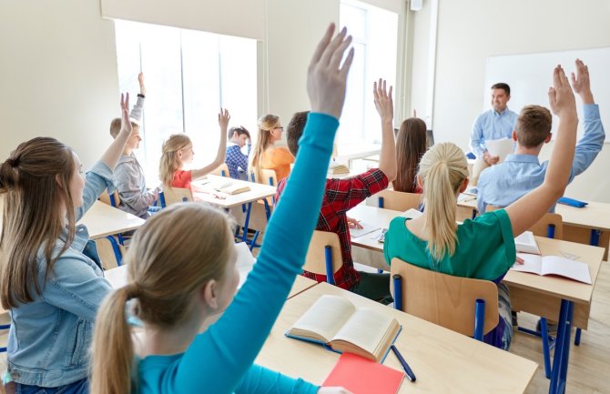 Svaki treći nastavnik zaražen u Podgorici, studenti ih mijenjaju