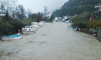 Nevrijeme izazvalo probleme u više gradova širom Crne Gore: Poplavljeni brojni objekti, ulice... (VIDEO) (FOTO)