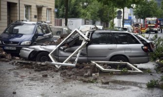  Autom pokosio ljude na autobuskom stajalištu: Poginula jedna žena, a povrijeđeno 9 osoba (FOTO)