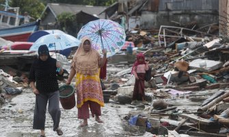 Broj žrtava cunamija u Indoneziji porastao na 429