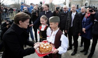 Ani Brnabić zviždali u Orašcu: Poštujte pretke, fašizam neće proći