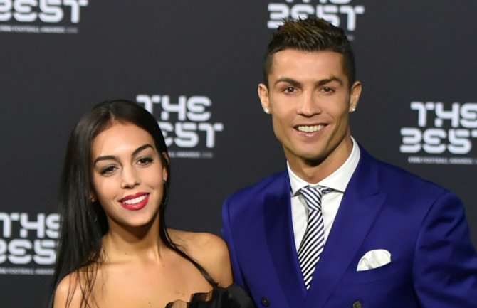 Fudbaler otišao predaleko: Koliko je Ronaldo supruzi platio Luj Viton pidžamu? (FOTO)