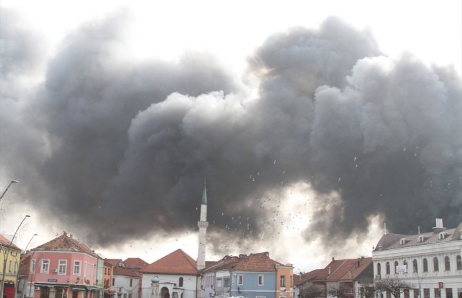 Crni dim iznad Tuzle, požar na velikoj pijaci, velika materijalna šteta