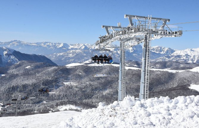 Za bolji život građana na Sjeveru: Potpisan ugovor za izgradnju šestosjedne žičare i ski staza u Mojkovcu