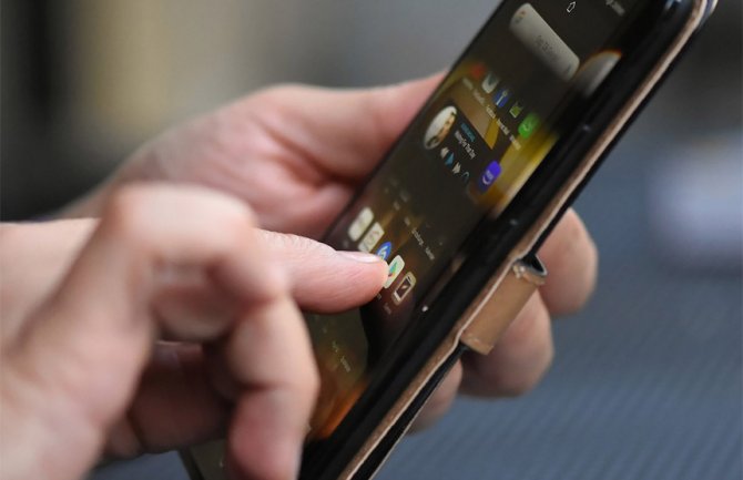 Nova EU pravila: Uskoro će se baterije na novim mobilnim telefonima morati moći zamijeniti