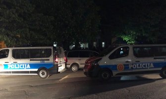 Policija privodi Joanikija i sveštenstvo SPC na saslušanje zbog okupljanja u NK