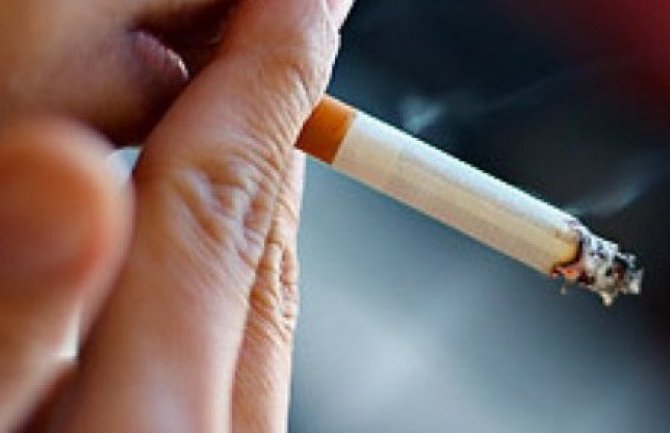 Ako pušite cigarete u kući izlažete djecu ozbiljnom zdravstvenom riziku