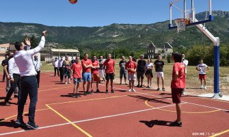 Janović obišao omladinski servis i sportski teren u Župi