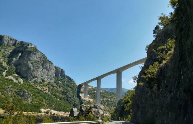 Završeno 92 odsto radova na prioritetnoj dionici auto-puta Bar – Boljare, ne zna se kad će biti potpisan novi aneks ugovora 