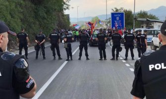 Blokiran saobraćaj na više mjesta, protestna šetnja u Beranama, auto-litija u BP