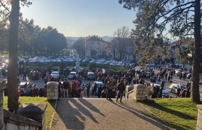 Protesti podrške Leposaviću u više gradova