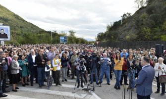 Više hiljada građana blokiralo granični prelaz Debeli brijeg 