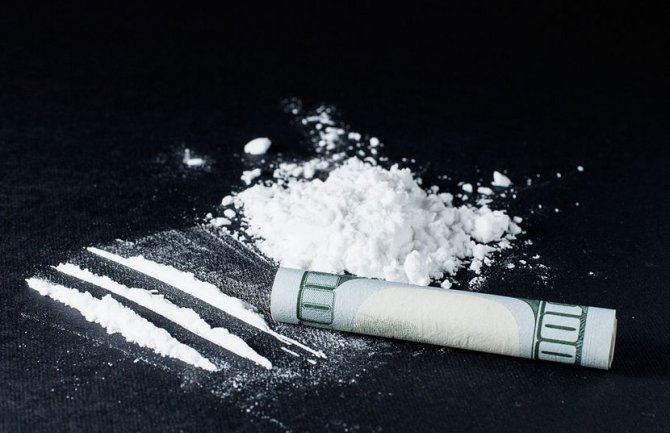 Uhapšena osoba u Herceg Novom kod koje je pronađena marihuana i kokain