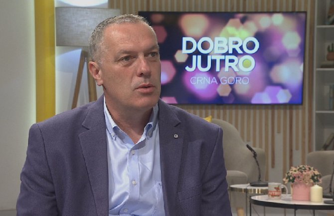 Božović: Izgubilo se povjerenje u školstvo, dostojanstvo prosvetnog radnika, na sceni je politizacija struke