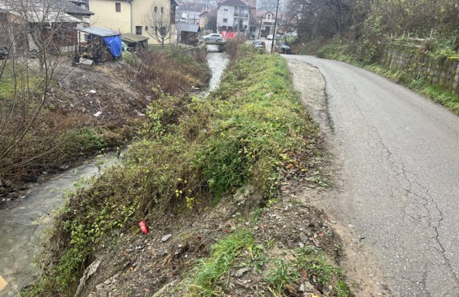 Klizište u bjelopoljskom naselju Lješnica prijeti da 74 kuće odvoji od svijeta