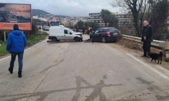 Saobraćajna nezgoda na putu Bar - Ulcinj, povrijeđene dvije osobe