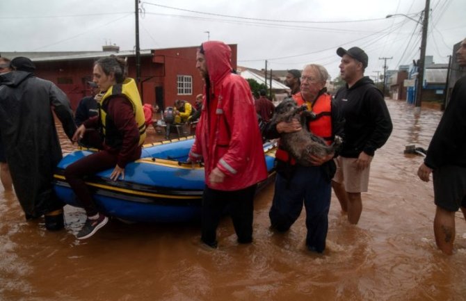 U poplavama na jugu Brazila stradalo najmanje 29 osoba