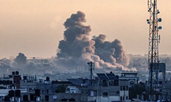 Izrael zračno napada Rafah dok poziva na evakuaciju iz tog područja