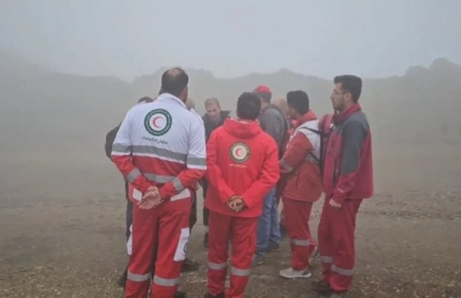 Nestala tri spasioca koji tragaju za iranskim predsjednikom nakon pada helikoptera