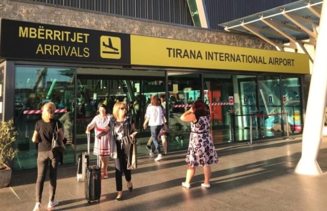 Komšije znaju kako: Sa aerodroma u Tirani letjele 53 hiljade putnika iz Crne Gore