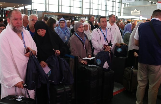 Kosovo: Prva grupa muslimanskih vjernika krenula na hadž