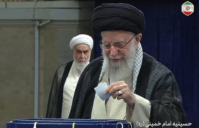 U Iranu se održavaju predsjednički izbori, ajatolah Hamenei glasao među prvim