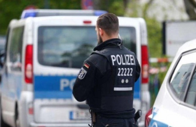 Užas u Njemačkoj: Ušao u kafić i zalio ljude kiselinom, povrijeđeno više osoba