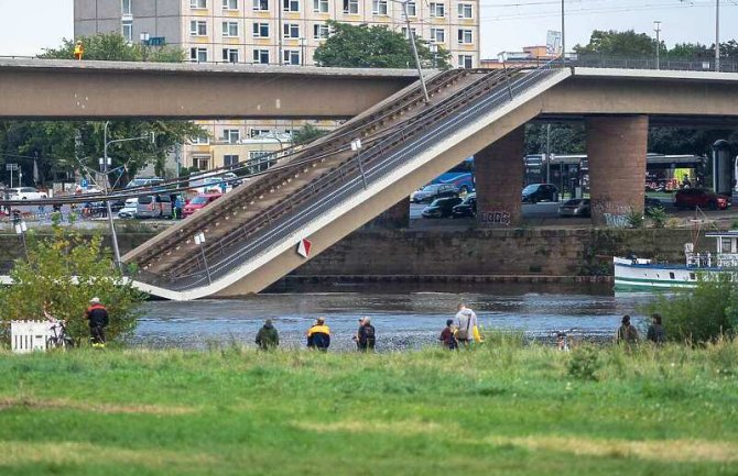 Njemačka: Urušio se veliki dio mosta, postoji opasnost da se u potpunosti sruši