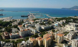 Bar: Brat pucao u brata