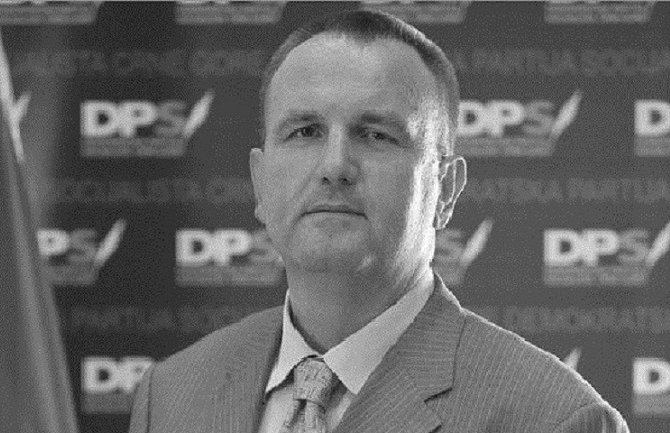 Popović uputio telegram saučešća povodom smrti Šturanovića