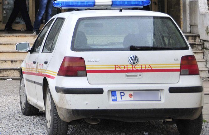 Carinik osumnjičen za zloupotrebu službenog položaja