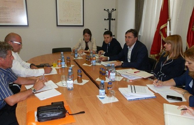 Novi zakon ne znači smanjenje plata