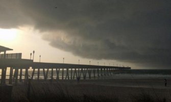 SAD: Uragan poremetio proslavu praznika  