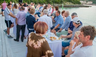 Luštica Divelopment donira 100 hiljada socijalno ugroženima  