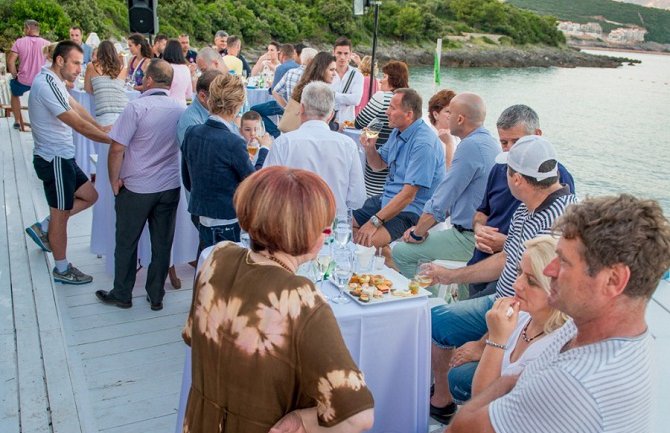 Luštica Divelopment donira 100 hiljada socijalno ugroženima  